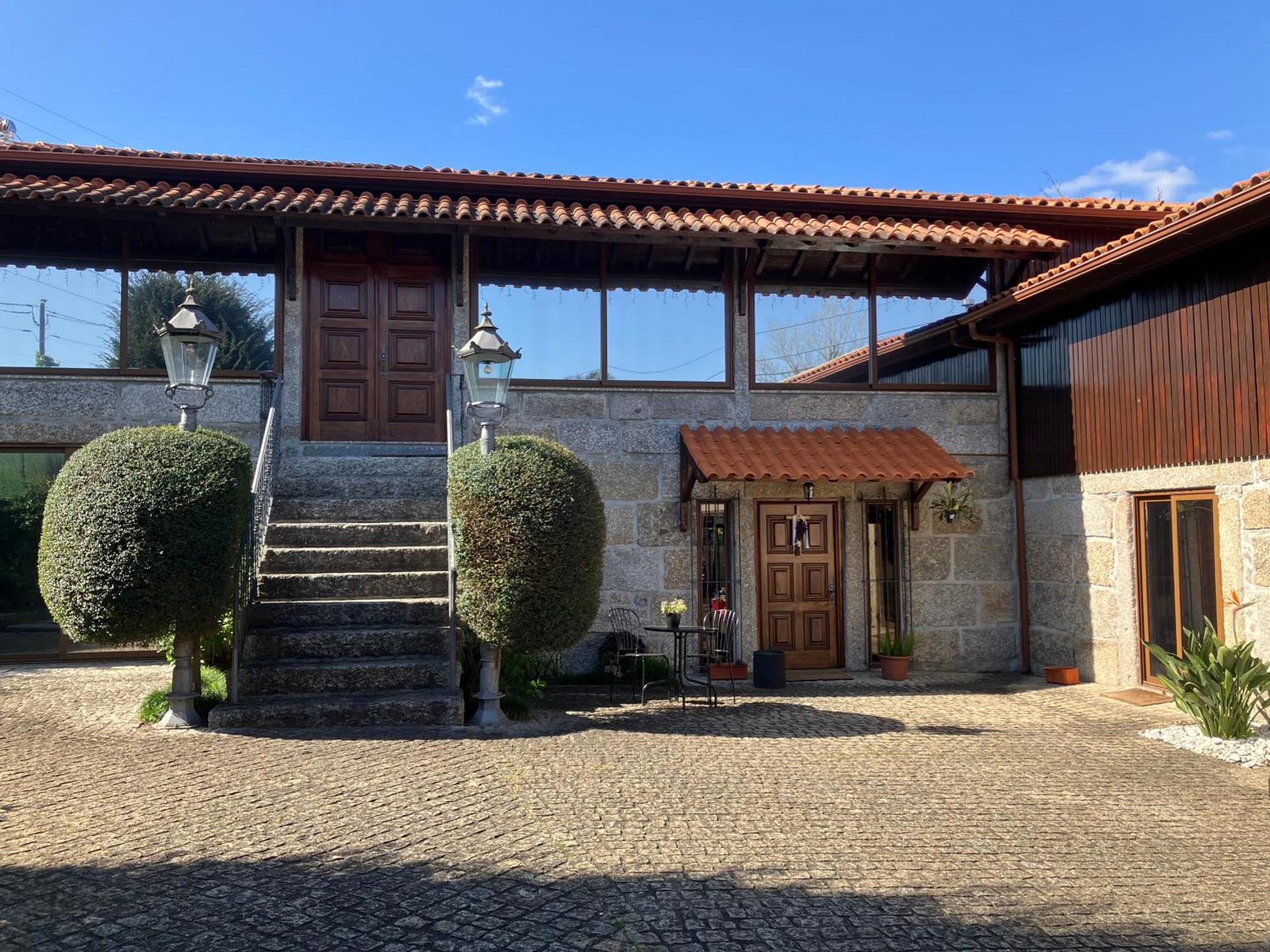 Bergui Guesthouse - Em Guimaraes Desde 2017 Экстерьер фото