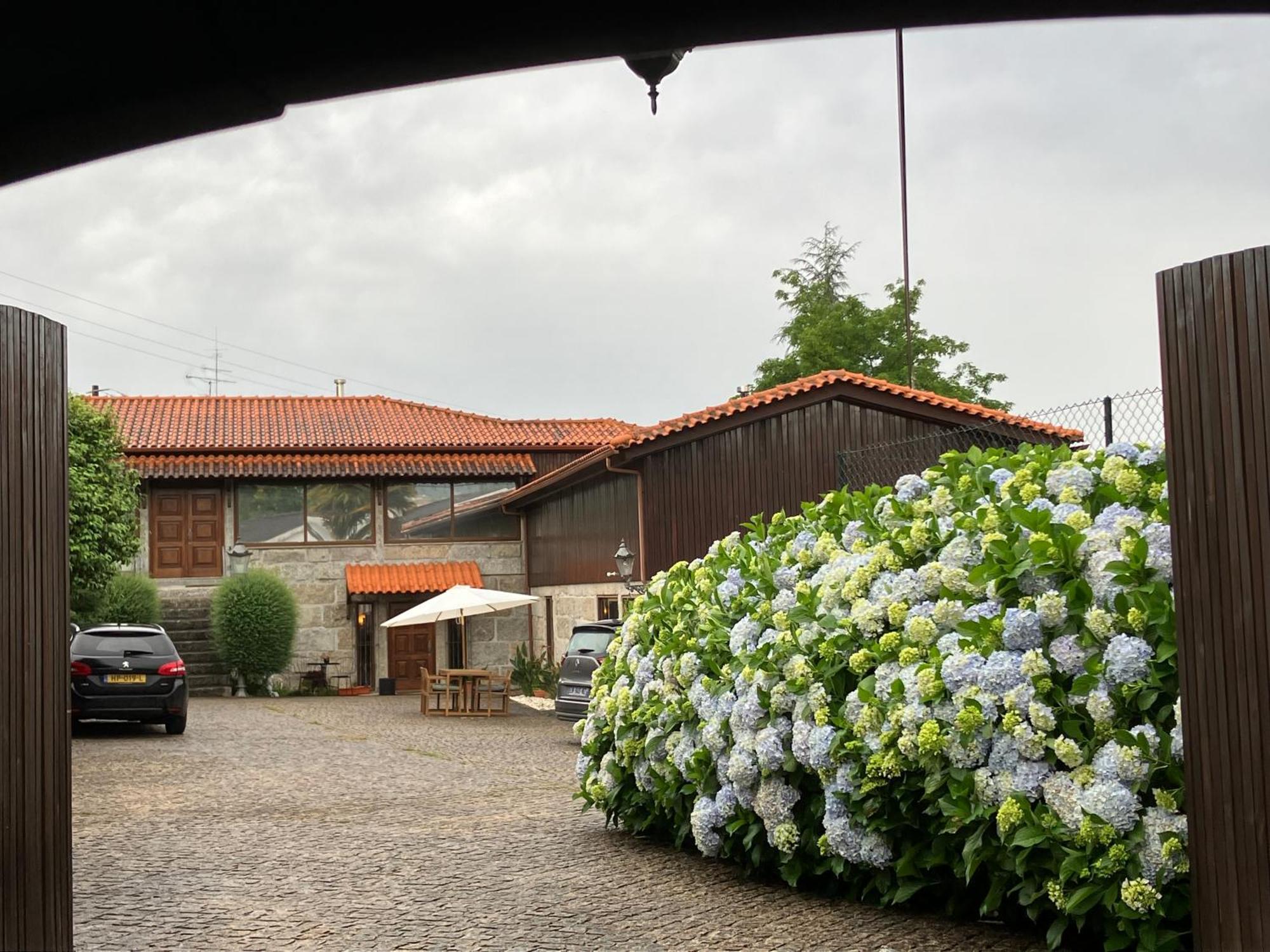 Bergui Guesthouse - Em Guimaraes Desde 2017 Экстерьер фото